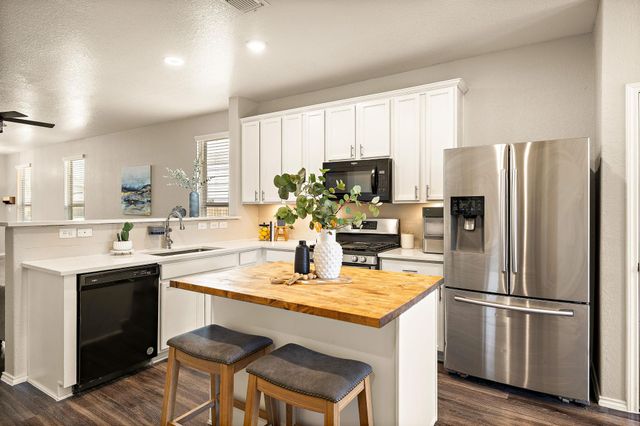 323 Zuma DR, Liberty Hill, TX 78642