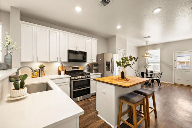 323 Zuma DR, Liberty Hill, TX 78642