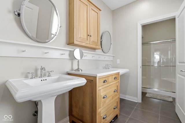 600 N Elm Street, Zionsville, IN 46077