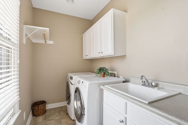 600 N Elm Street, Zionsville, IN 46077