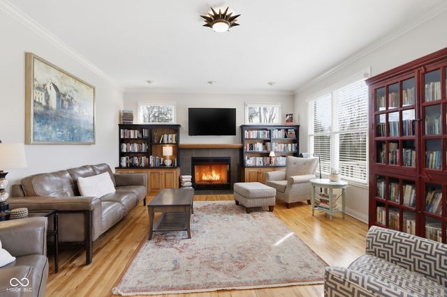 600 N Elm Street, Zionsville, IN 46077