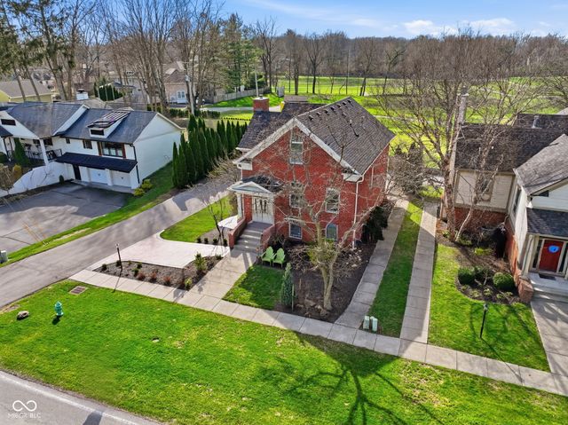 600 N Elm Street, Zionsville, IN 46077