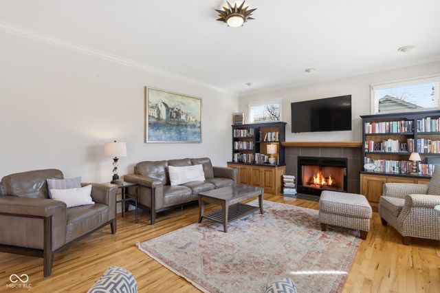 600 N Elm Street, Zionsville, IN 46077