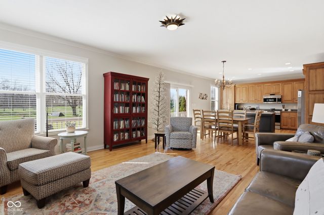 600 N Elm Street, Zionsville, IN 46077