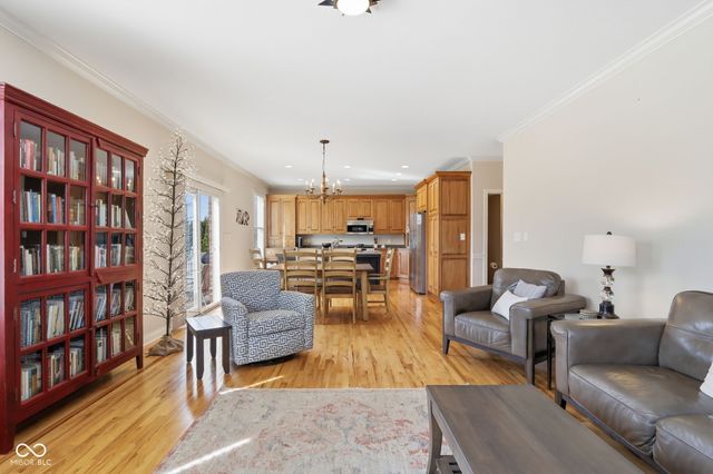 600 N Elm Street, Zionsville, IN 46077