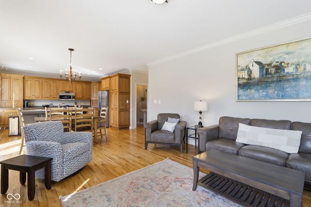 600 N Elm Street, Zionsville, IN 46077