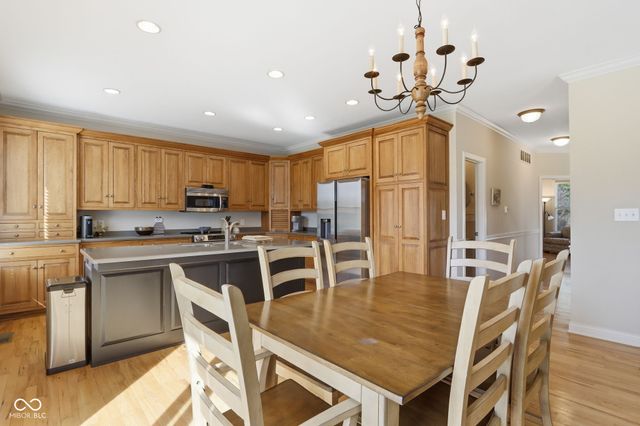 600 N Elm Street, Zionsville, IN 46077