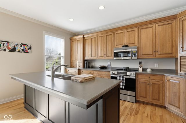 600 N Elm Street, Zionsville, IN 46077