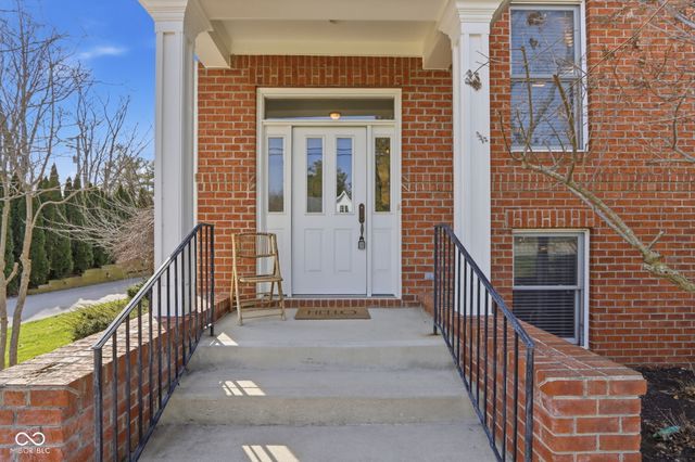 600 N Elm Street, Zionsville, IN 46077