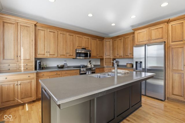 600 N Elm Street, Zionsville, IN 46077