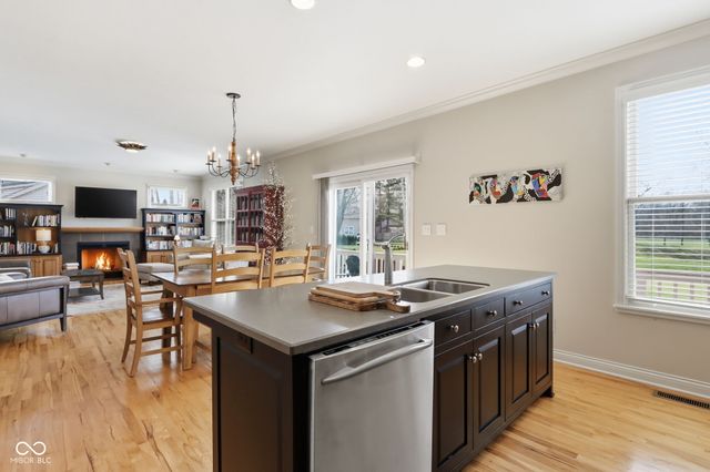 600 N Elm Street, Zionsville, IN 46077