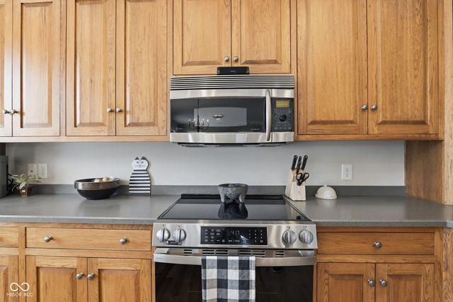 600 N Elm Street, Zionsville, IN 46077