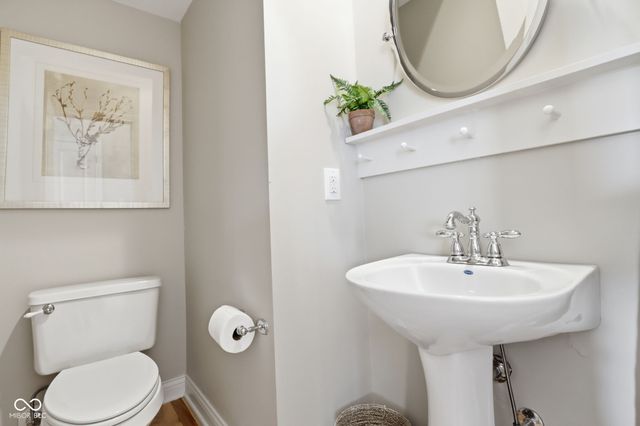 600 N Elm Street, Zionsville, IN 46077