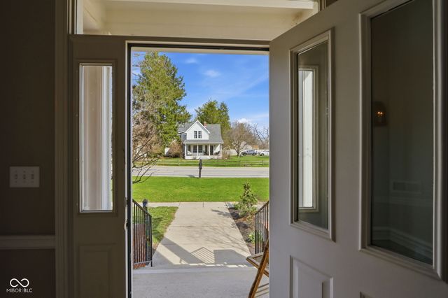 600 N Elm Street, Zionsville, IN 46077