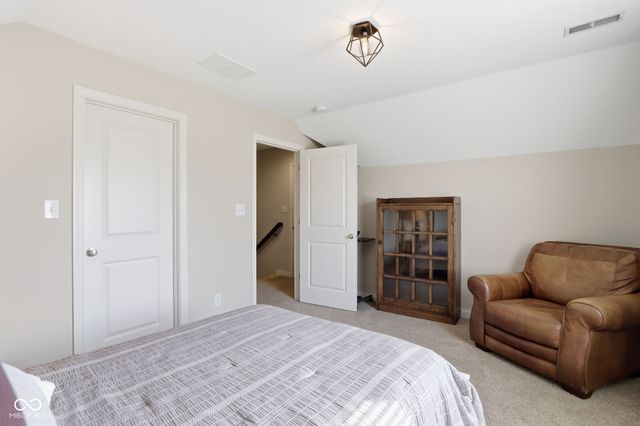 600 N Elm Street, Zionsville, IN 46077