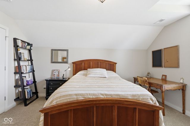 600 N Elm Street, Zionsville, IN 46077