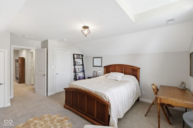 600 N Elm Street, Zionsville, IN 46077