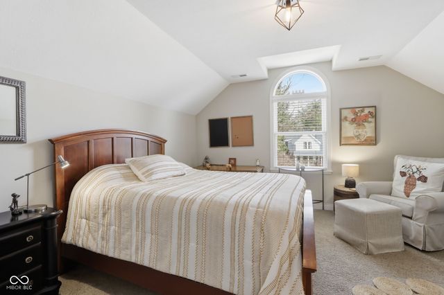 600 N Elm Street, Zionsville, IN 46077