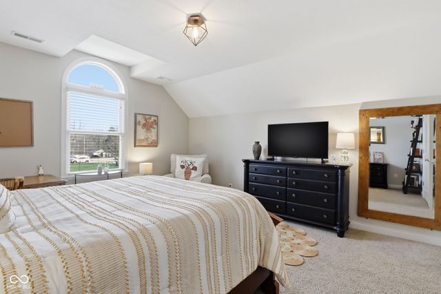 600 N Elm Street, Zionsville, IN 46077