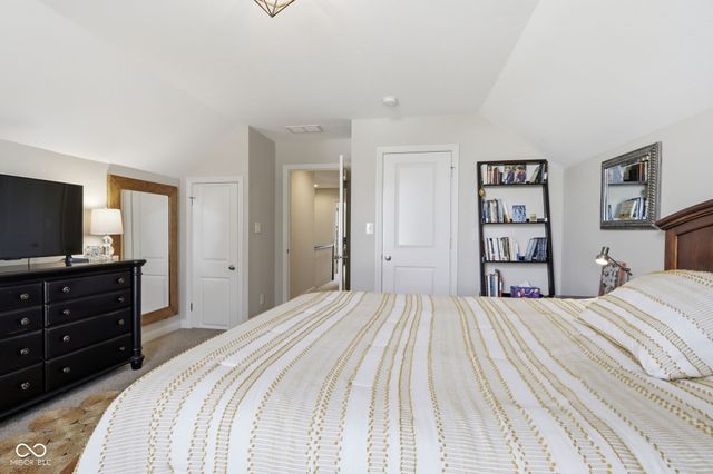 600 N Elm Street, Zionsville, IN 46077