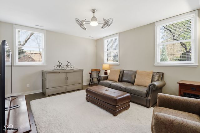 600 N Elm Street, Zionsville, IN 46077