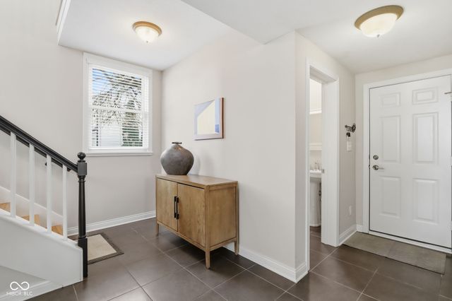 600 N Elm Street, Zionsville, IN 46077