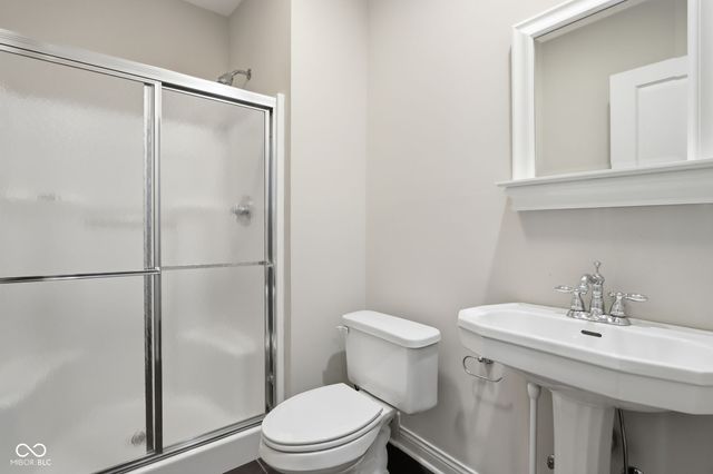 600 N Elm Street, Zionsville, IN 46077