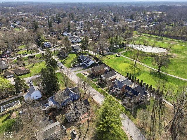 600 N Elm Street, Zionsville, IN 46077