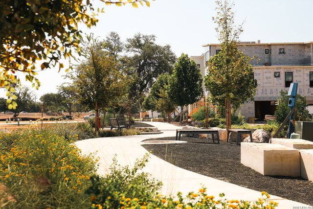 543 McMonigal Pl Bldg 2, San Antonio, TX 78210