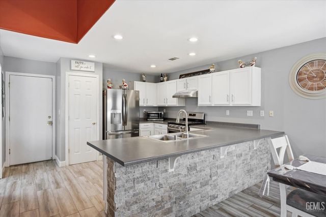 12207 Quiet Pasture Drive, Bakersfield, CA 93312