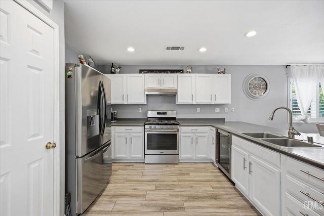 12207 Quiet Pasture Drive, Bakersfield, CA 93312