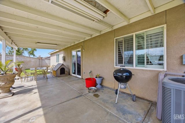 12207 Quiet Pasture Drive, Bakersfield, CA 93312