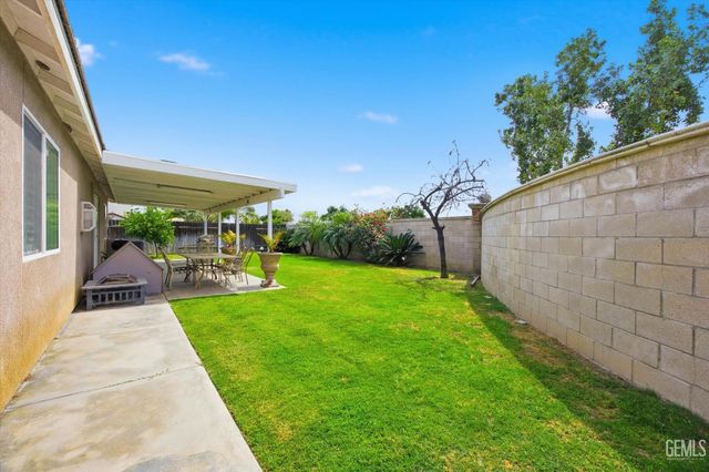 12207 Quiet Pasture Drive, Bakersfield, CA 93312