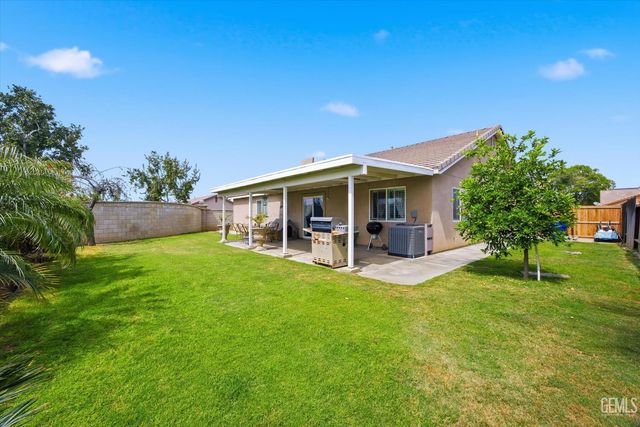 12207 Quiet Pasture Drive, Bakersfield, CA 93312