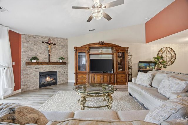 12207 Quiet Pasture Drive, Bakersfield, CA 93312