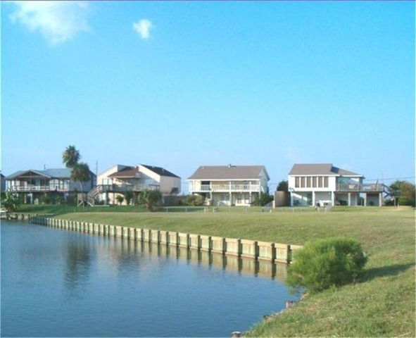 2 N Redwing Street, La Marque, TX 77568