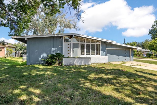 2500 Falbrook Drive NE, Cedar Rapids, IA 52402