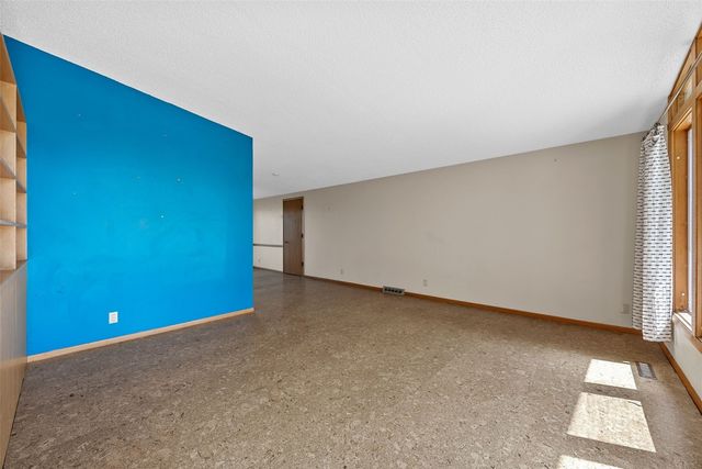 2500 Falbrook Drive NE, Cedar Rapids, IA 52402