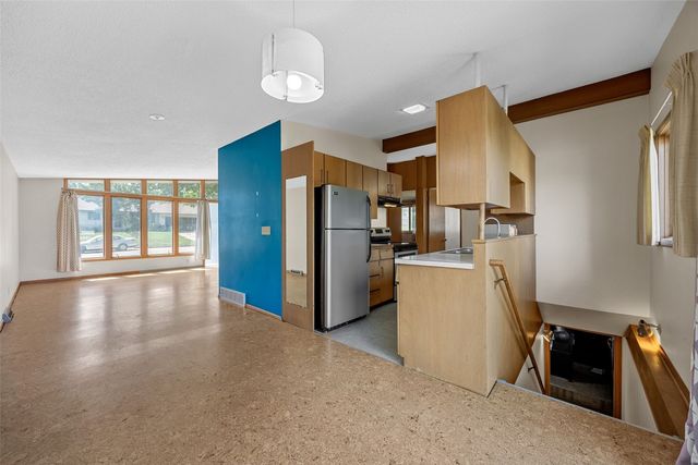 2500 Falbrook Drive NE, Cedar Rapids, IA 52402
