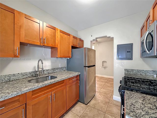 965 Bay Dr 4, Miami Beach, FL 33141