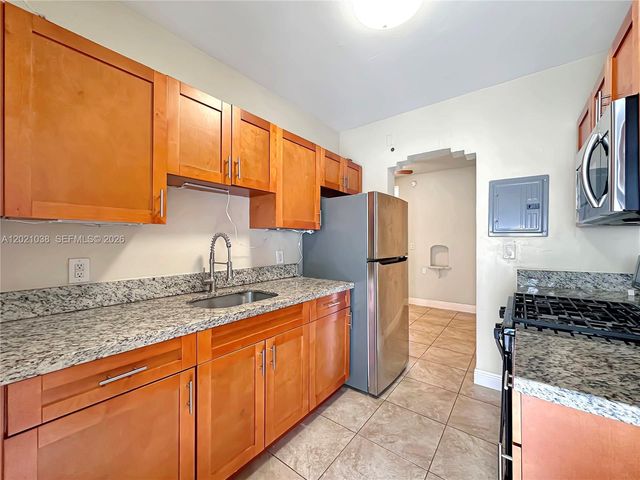965 Bay Dr 4, Miami Beach, FL 33141