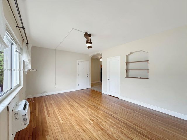 965 Bay Dr 4, Miami Beach, FL 33141