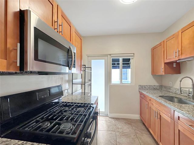 965 Bay Dr 4, Miami Beach, FL 33141