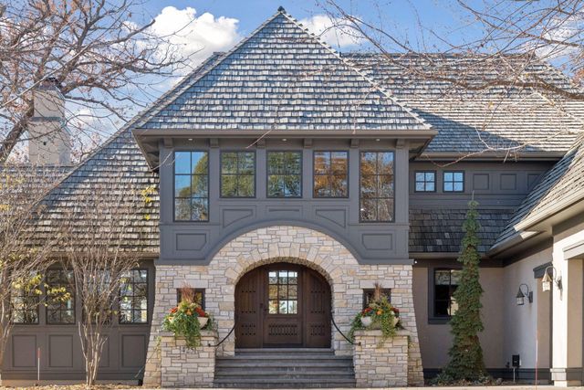 425 Carpenters Point, Wayzata, MN 55391