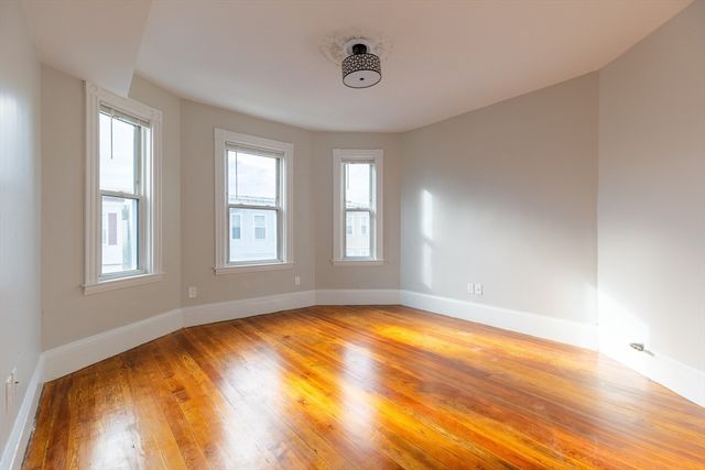206 L Street 2, Boston, MA 02127