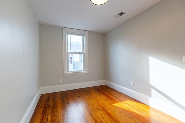 206 L Street 2, Boston, MA 02127