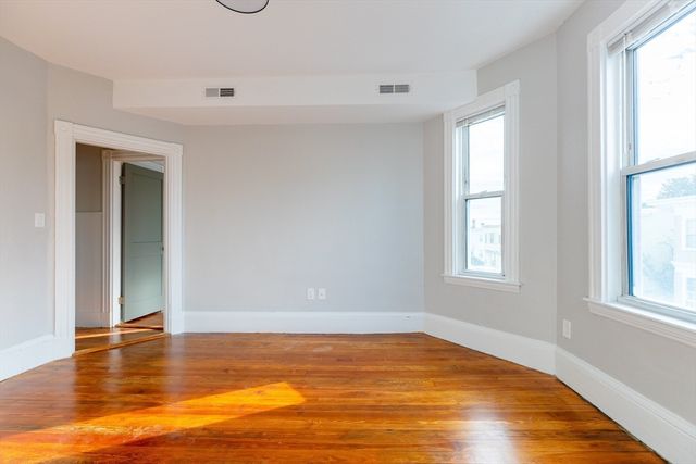 206 L Street 2, Boston, MA 02127