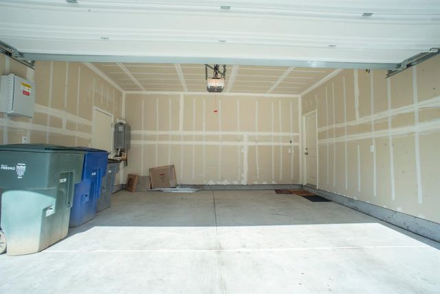 6330 E Creek View Lane, Fresno, CA 93727