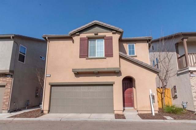 6330 E Creek View Lane, Fresno, CA 93727