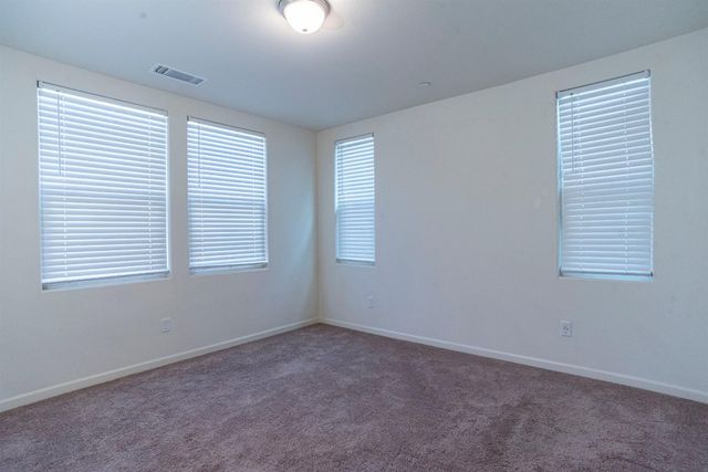 6330 E Creek View Lane, Fresno, CA 93727